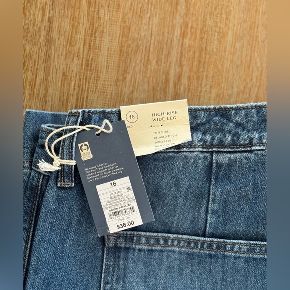 Women's High-Rise Wide Leg Jeans - Universal Thread Medium Wash - Picture 8 of 8